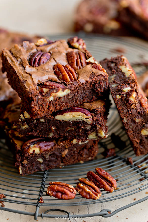 Brownie with pecans and whisky