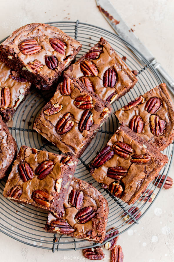 Brownie with pecans and whisky