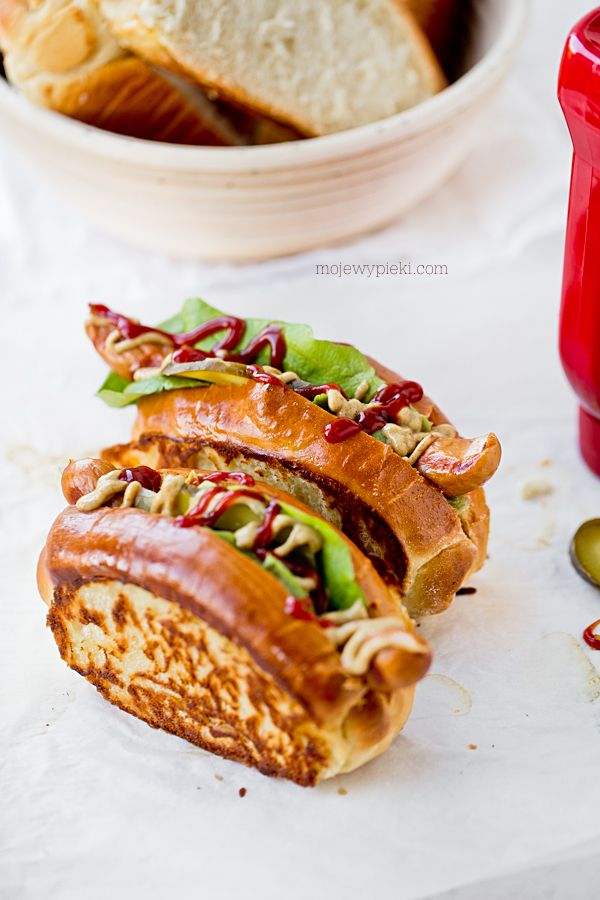 Hot dog buns