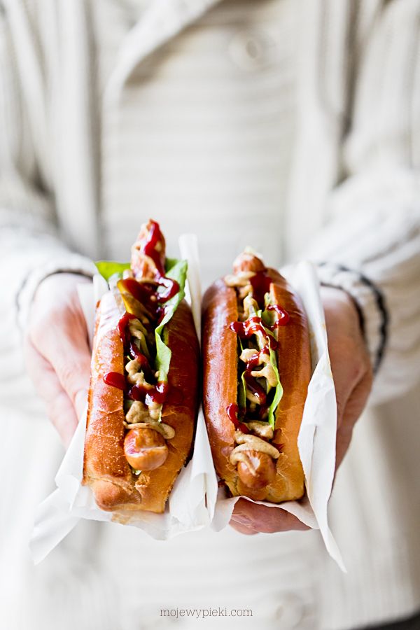 Hot dog buns
