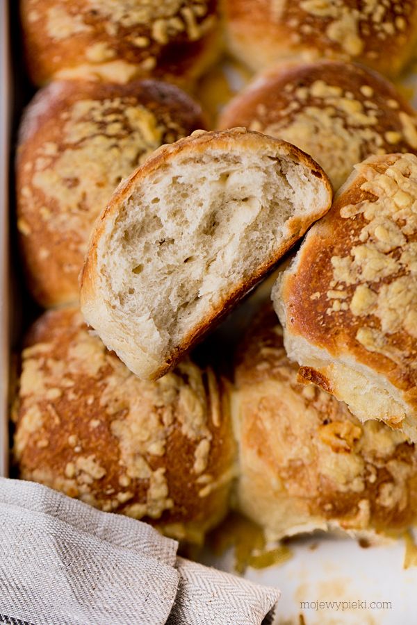 Beer and cheese buns