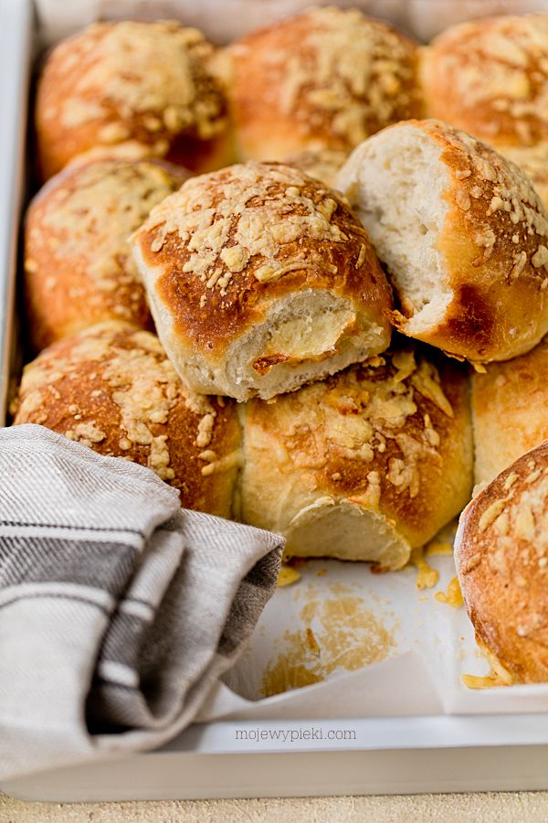 Beer and cheese buns