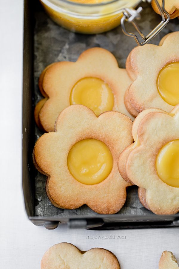Lemon curd sandwich cookies
