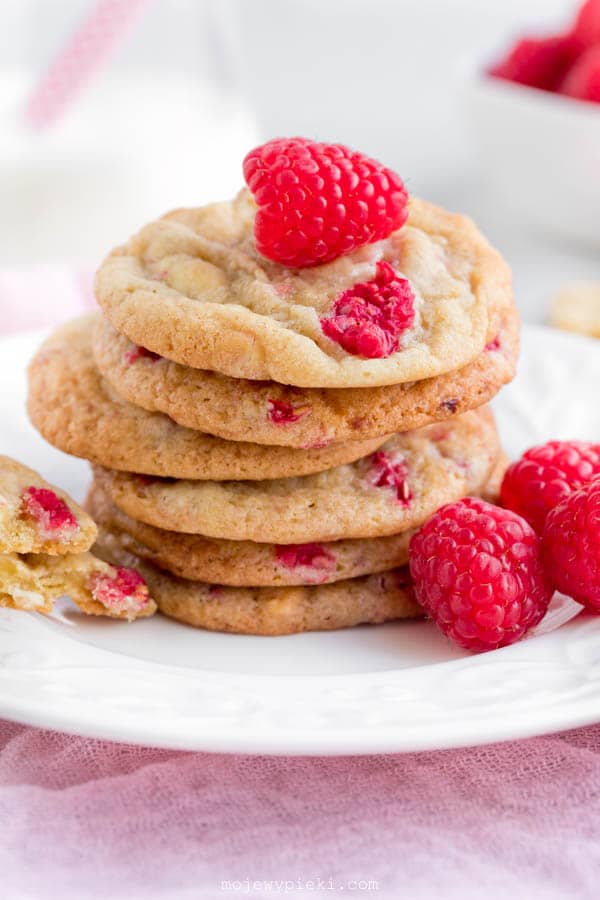 White chocolate and raspberry cookies