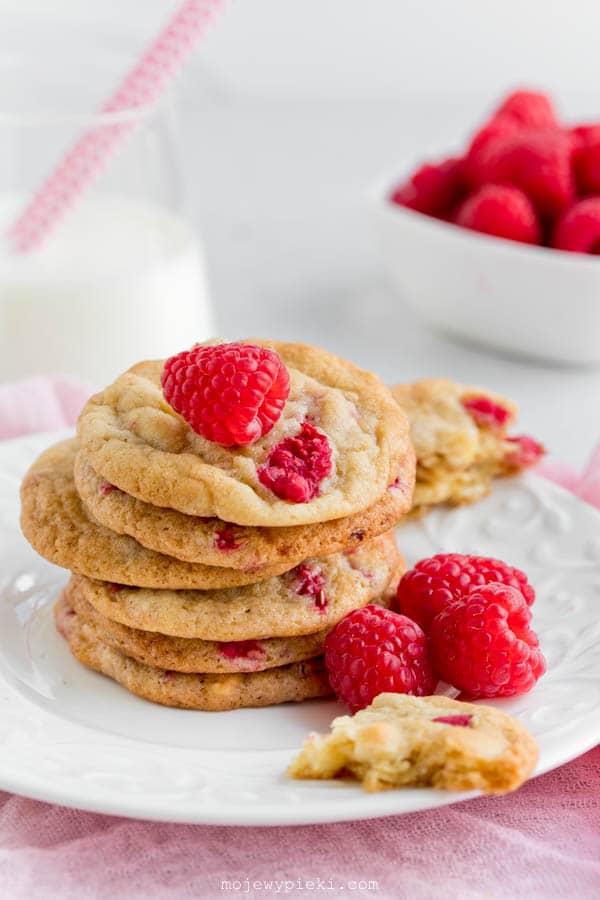 White chocolate and raspberry cookies