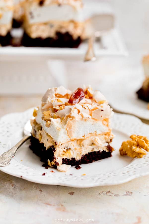 Dacquoise cake