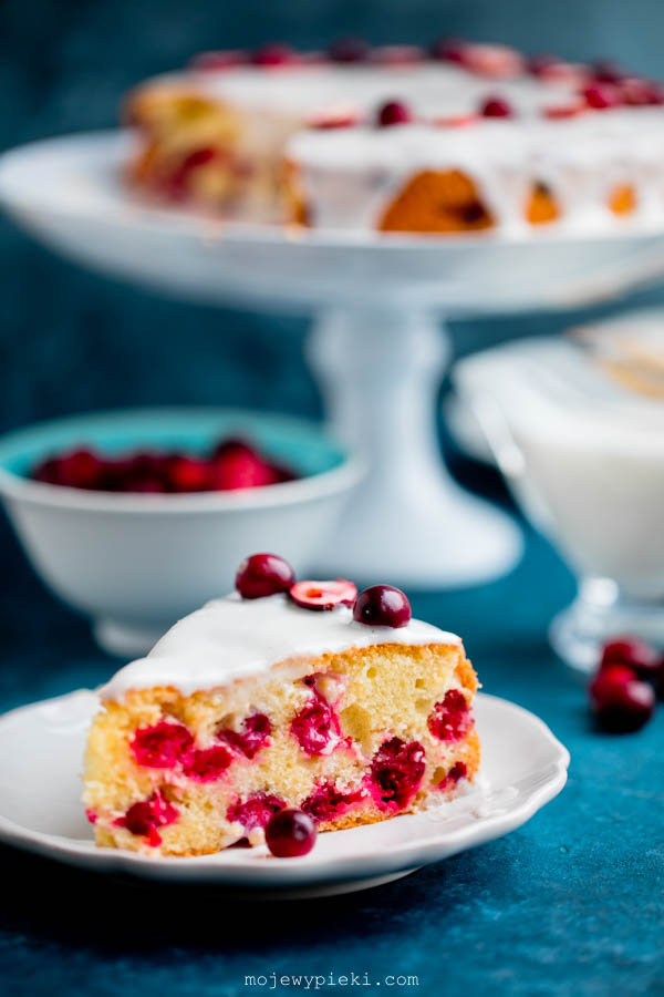 Cranberry yoghurt cake