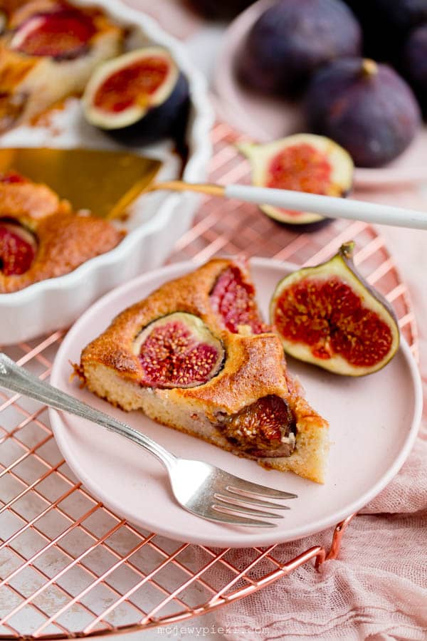 Almond fig cake
