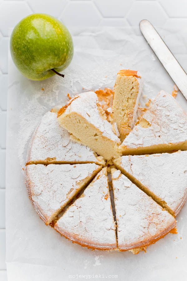 Almond apple cake