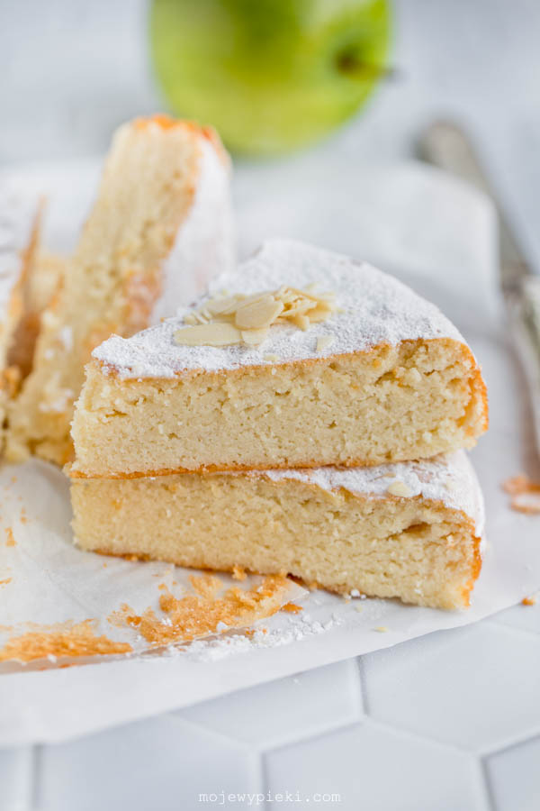 Almond apple cake