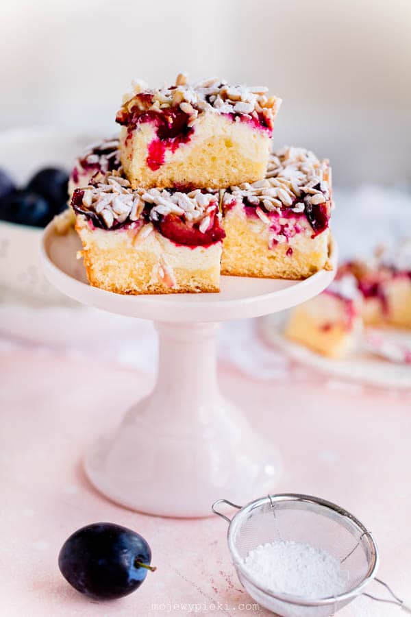 Plum cheesecake cake
