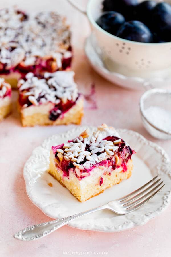 Plum cheesecake cake