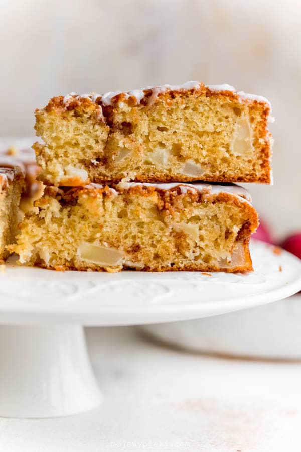 Apple cake with a cinnamon crust