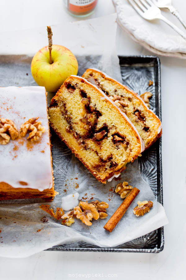 Apple, walnut and cinnamon cake