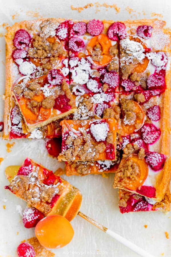 Apricot and raspberry crumble cake