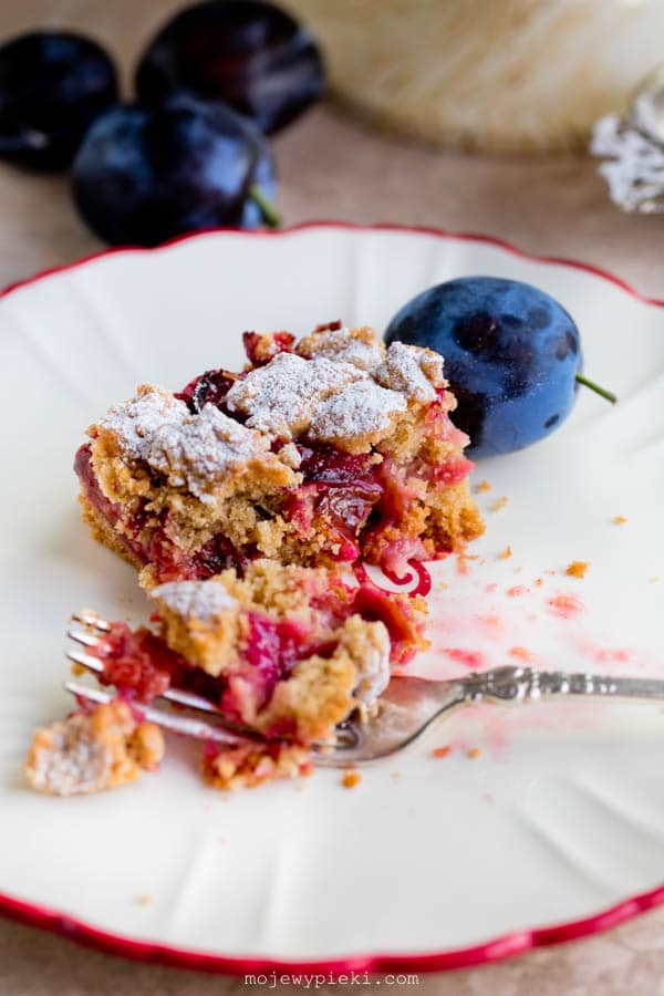 Plum crumble slice