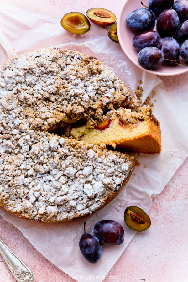 Plum cake with walnut crumble