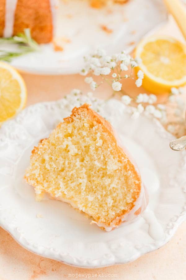 Lemon Easter bundt cake