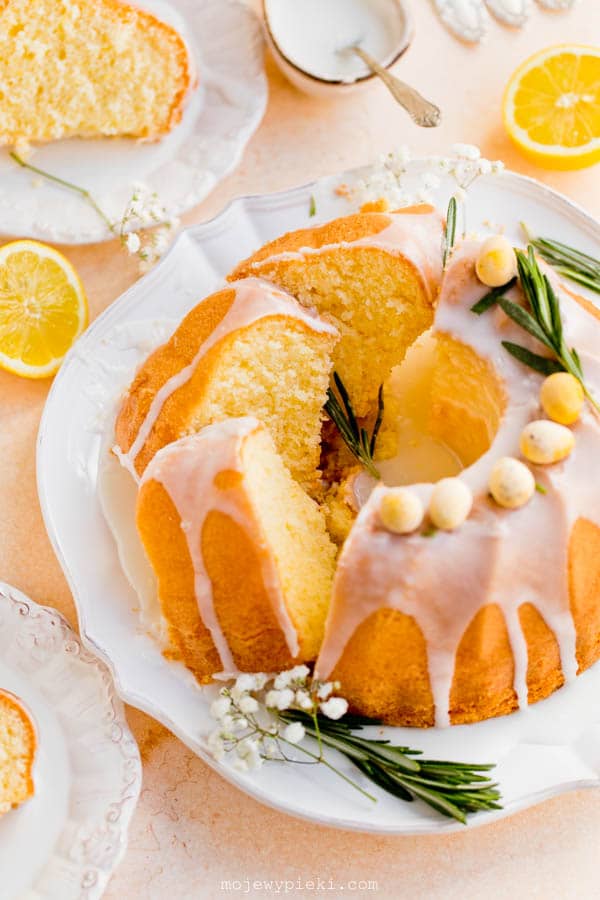 Lemon Easter bundt cake
