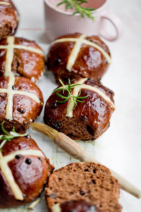 Chocolate hot cross buns