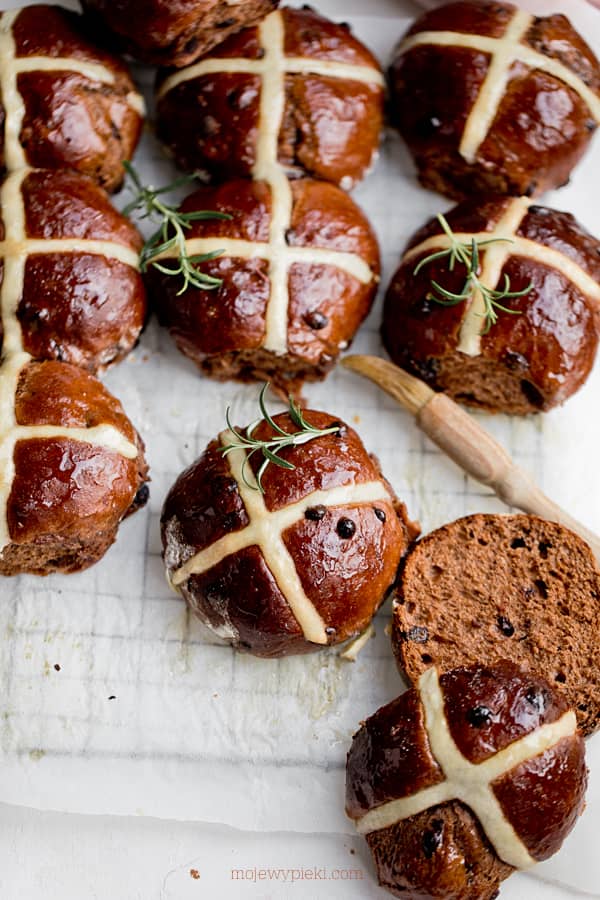 Chocolate hot cross buns