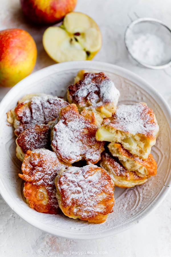 Polish apple racuchy
