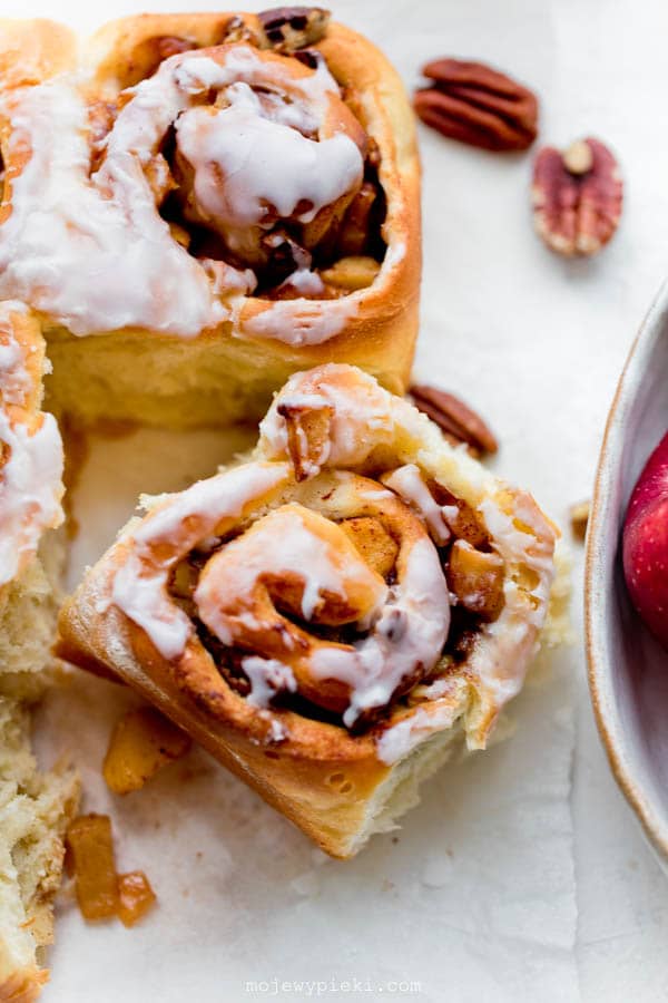Apple cinnamon rolls with pecans