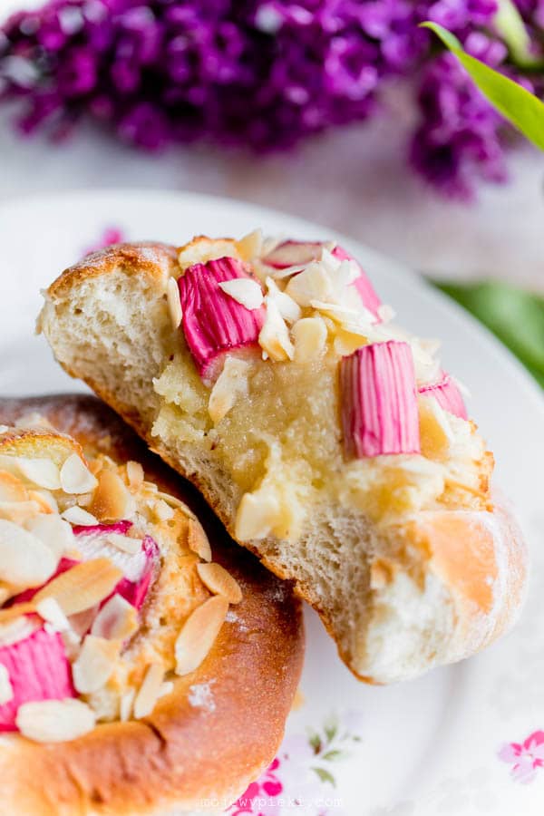 Rhubarb and almond buns