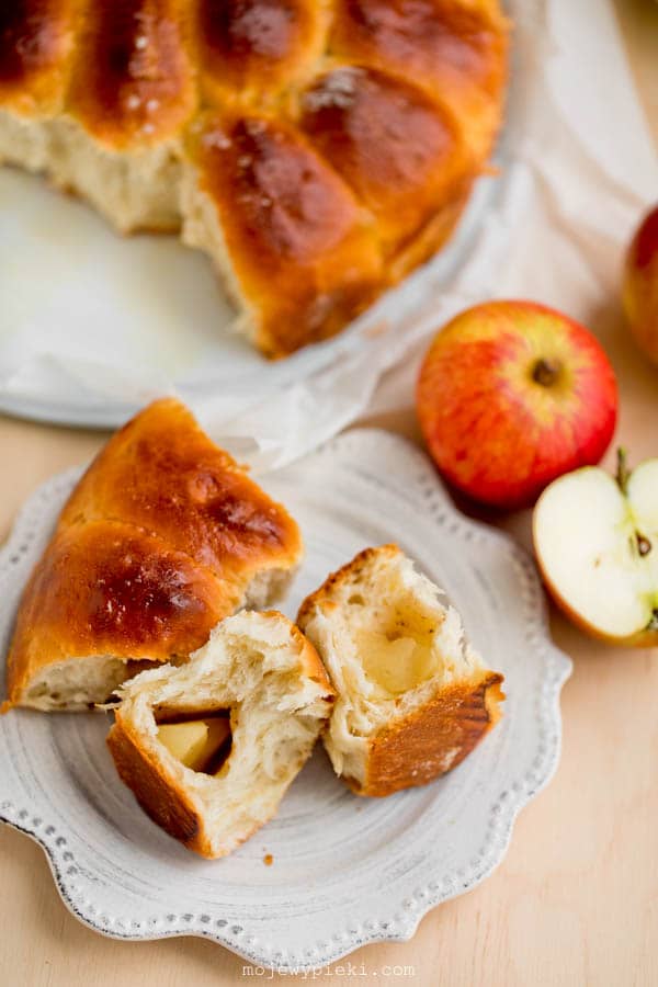 Pull-apart apple wreath