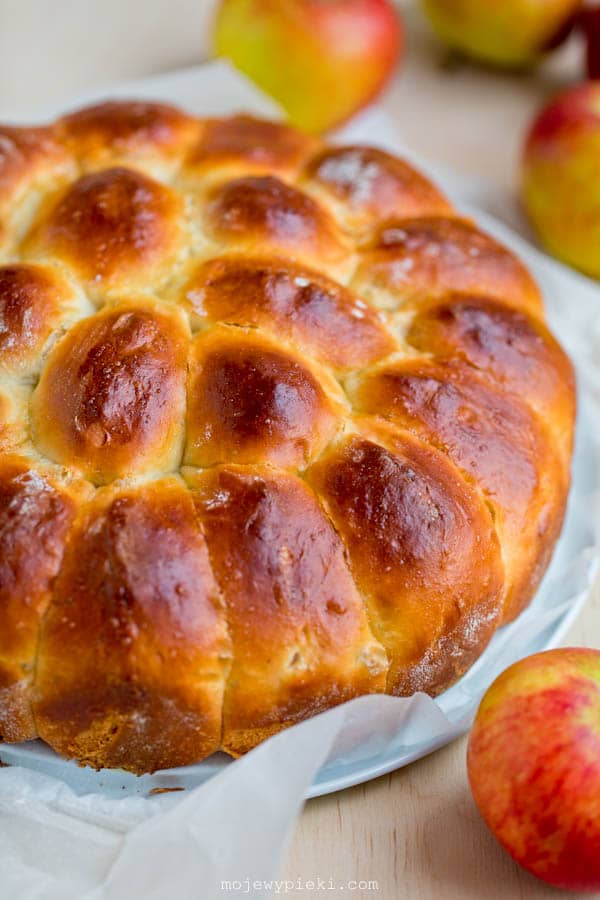 Pull-apart apple wreath