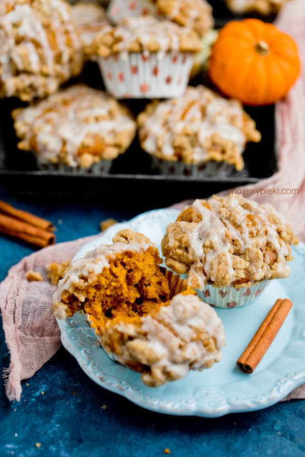 Pumpkin crumble muffins