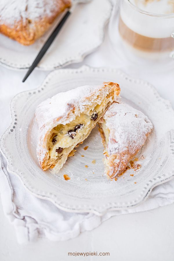Puff pastry turnovers with curd cheese filling