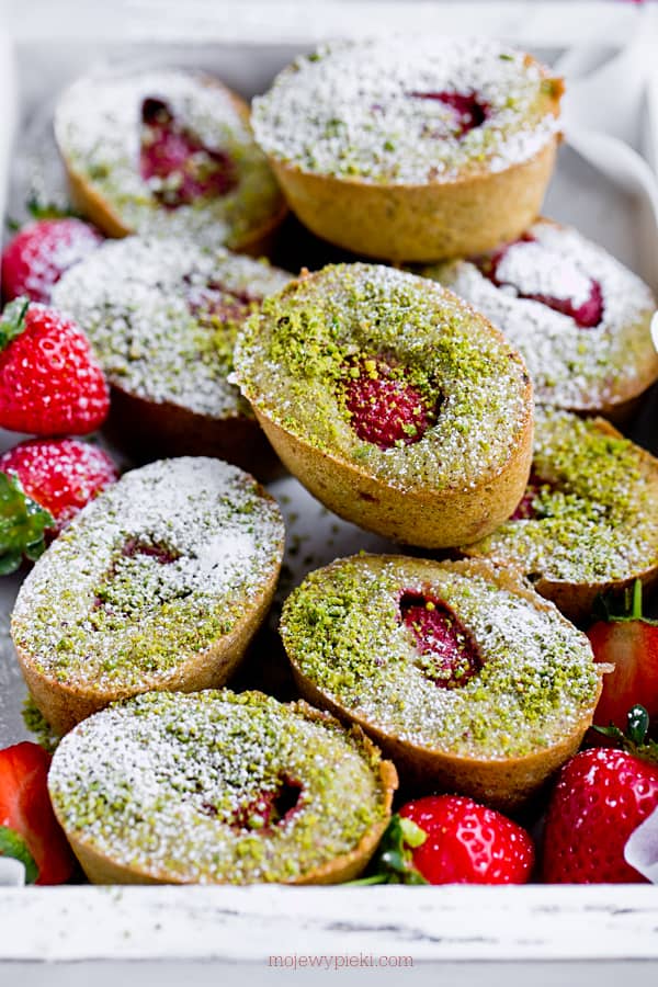 Pistachio and strawberry friands