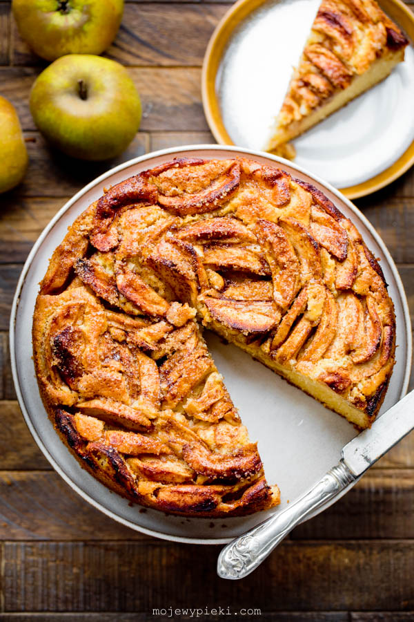 Spiced apple cake