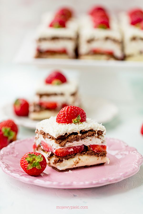 Creamy strawberry layer cake