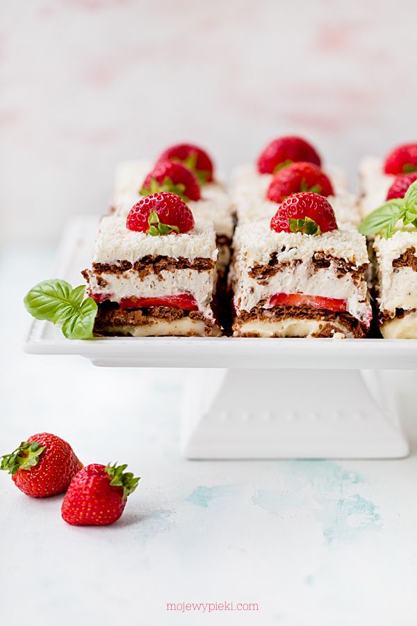 Creamy strawberry layer cake