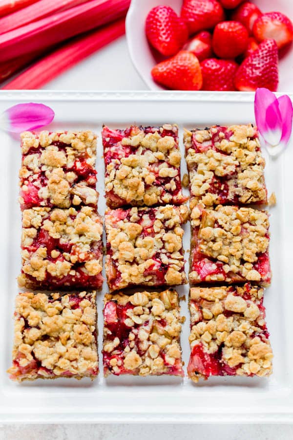 Rhubarb and strawberry crumble bars