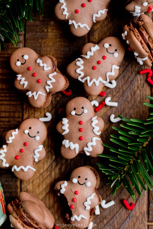 Gingerbread macarons