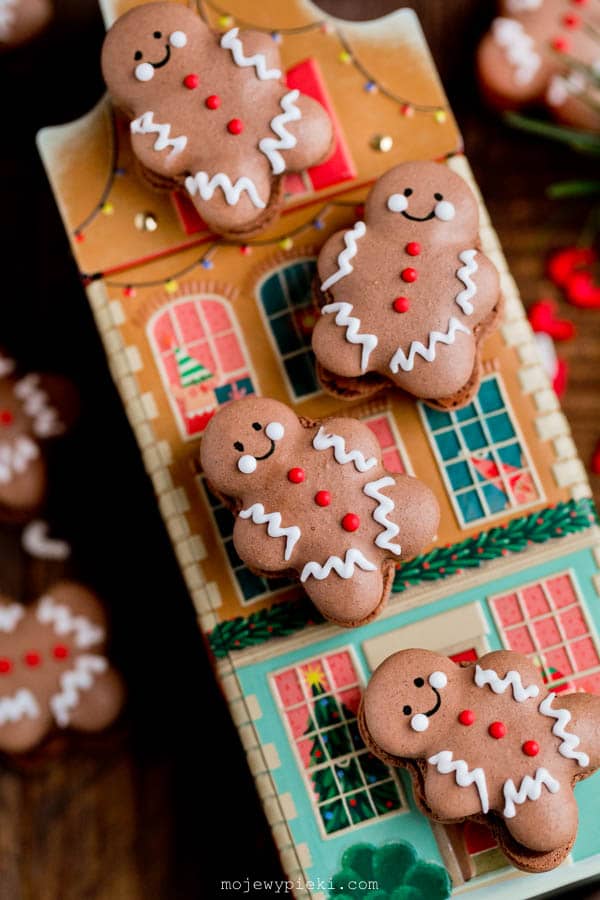 Gingerbread macarons