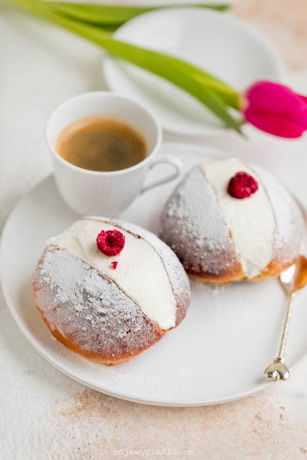 Maritozzi with raspberries and pistachios