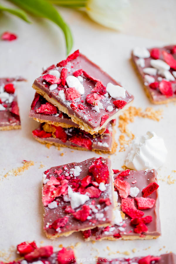 Ruby mazurek with strawberries