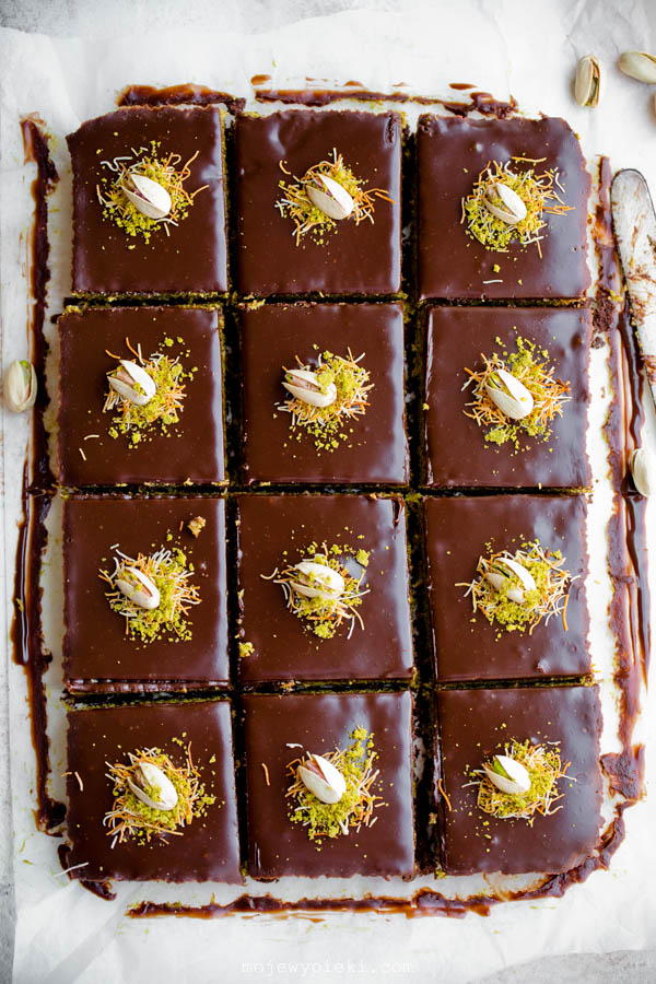 Dubai-style mazurek with pistachio and kataifi