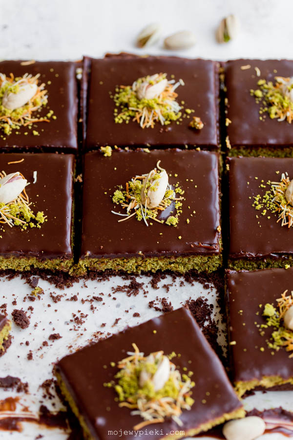Dubai-style mazurek with pistachio and kataifi