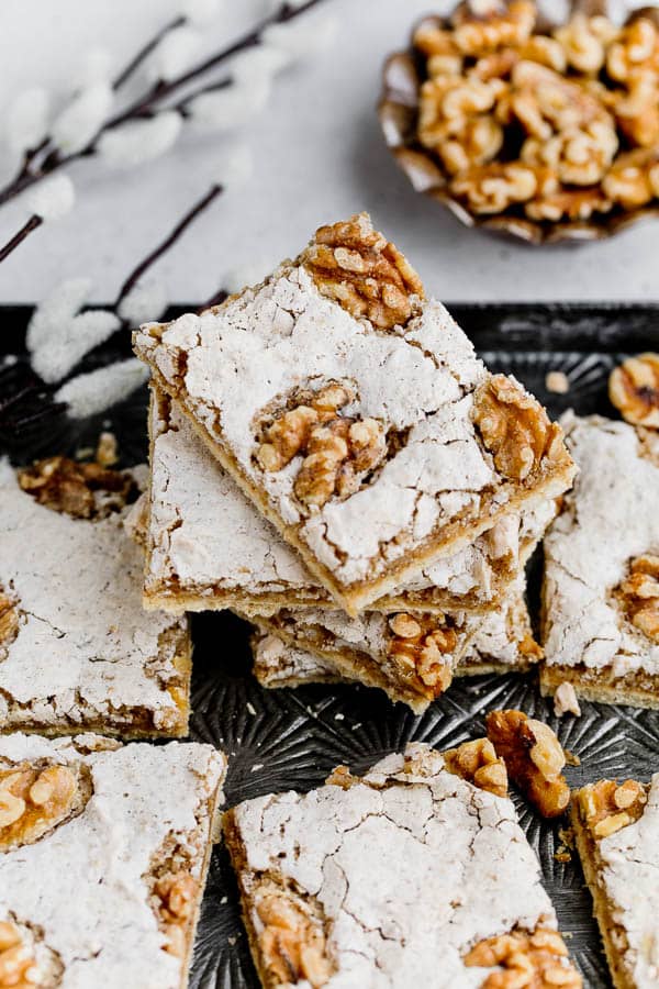 Walnut meringue mazurek