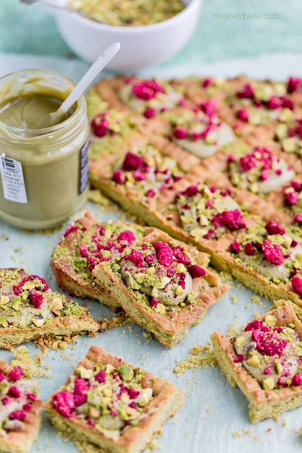 Pistachio mazurek