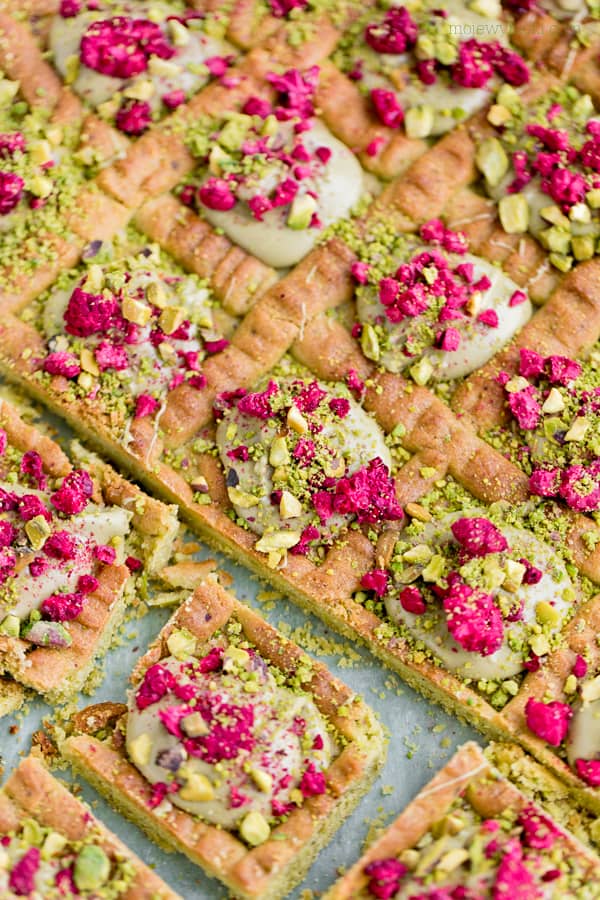 Pistachio mazurek