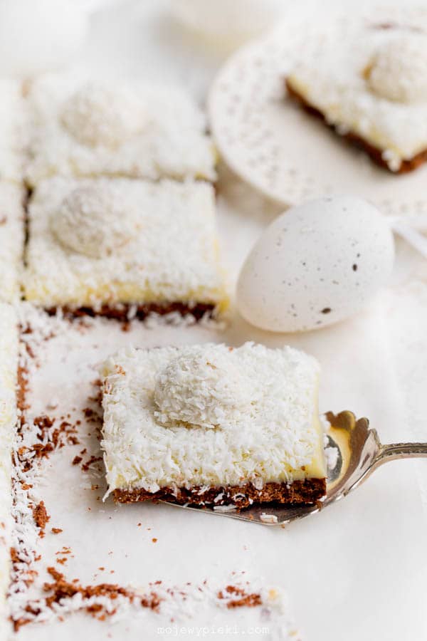 Coconut and milk powder mazurek