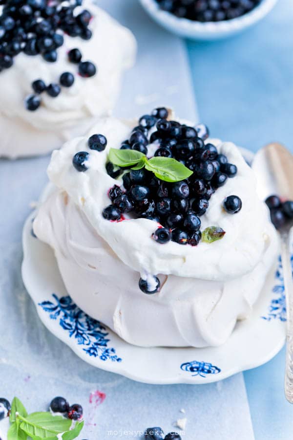 Mini Pavlovas with blueberries