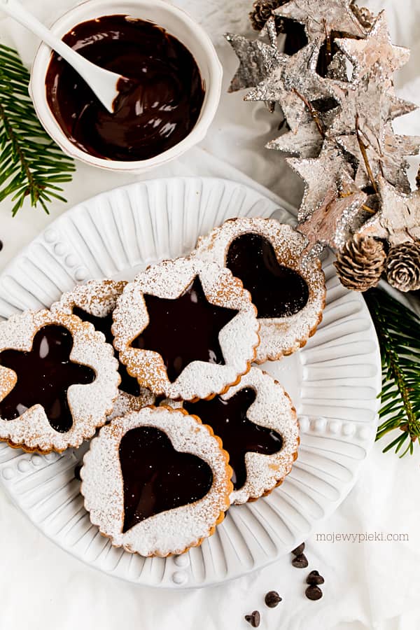Honey gingerbread cookies with chocolate filling
