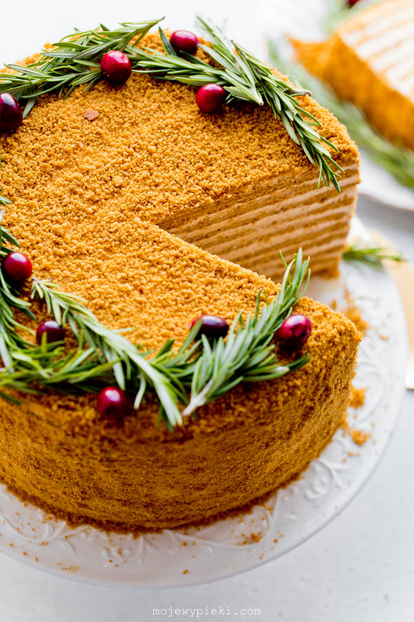 Russian honey cake (Medovik)